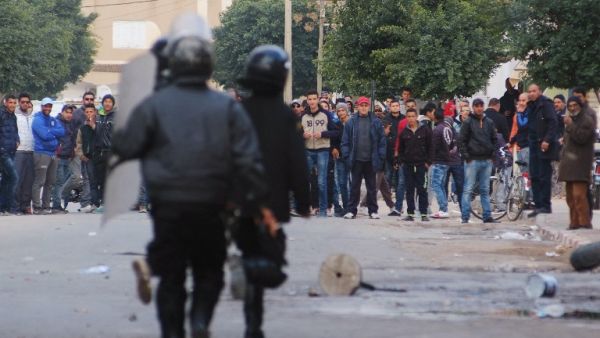 Police approach protesters in Kasserine, Tunisia. (AFP/Mohamed Khalil) Police approach protesters in Kasserine, Tunisia. (AFP/Mohamed Khalil)
