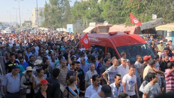 TUNISIA, Tunis : An ambulance, carrying the body of Tunisian opposition politician Mohamed Brahmi, drives to the Charles Nicile Hospital in Tunis before an autopsy after Brahmi was gunned down in front of his home on July 25, 2013. AFP PHOTO / FETHI BELAID