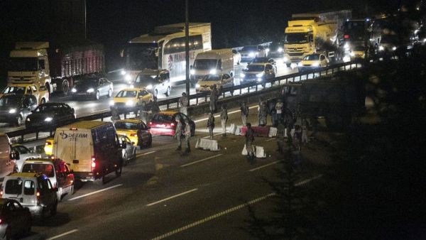 Turkish military control a road in Istanbul on July 16, 2016, after Turkish troops launched a coup. (AFP/Gurkan Ozturk)