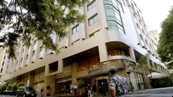 LEBANON, Beirut : A picture taken on August 9, 2013 in Beirut shows Lebanese security forces standing guard in front of the Radisson Martinez Hotel, where members of a Turkish Airlines crew are staying. AFP PHOTO ANWAR AMRO