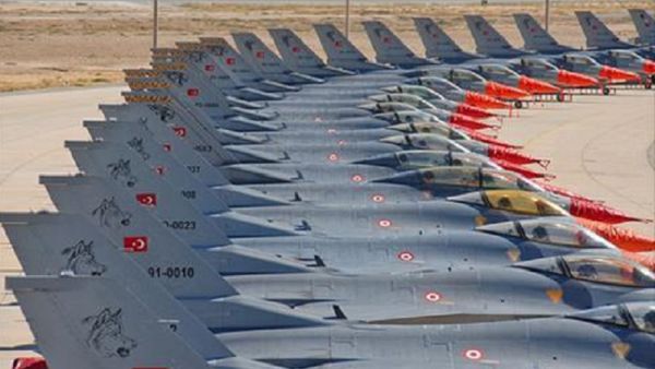 عدد الطيارين العسكريين الأتراك الذين تم اعتقالهم أو إقالتهم نحو 6000 طيار