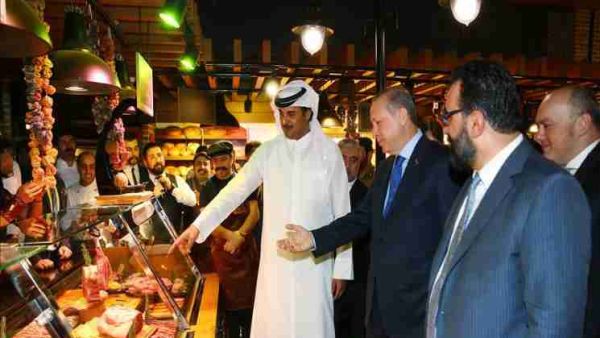أردوغان والشيخ تميم بمطعم تركي في “قطر مول” أكبر مجمع تجاري في الدوحة