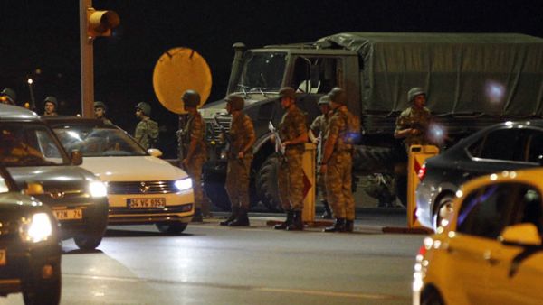 السلطات تعزل 2745 قاضيا من وظائفهم، على خلفية محاولة الانقلاب الفاشلة 