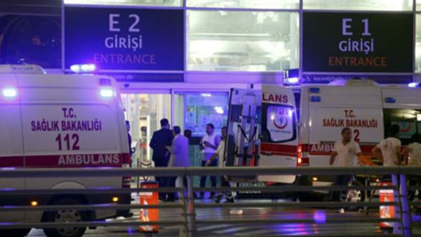 مطار أتاتورك الدولي لحظة التفجيرات