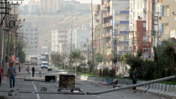  حزب العمال الكردستاني يفجر سيارة ملغومة قرب نقطة تفتيش تابعة للشرطة 