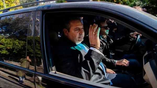 وزير الدفاع اليوناني بانوس كامينوس