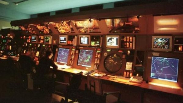 استهداف أنظمة وشبكات الحاسوب من خلال ضخ ملايين الفيروسات الرقمية