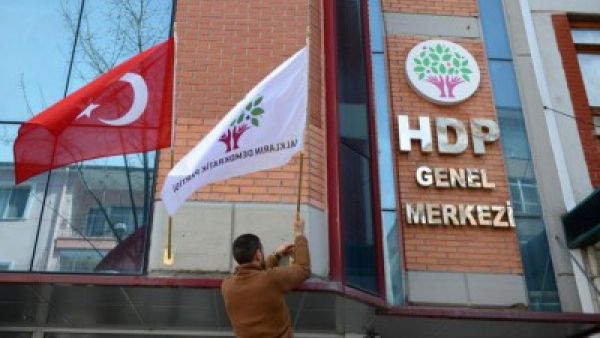 الحكم على نائب تركي بالسجن 6 سنوات وثلاثة اشهر بتهمة الانتماء الى “منظمة ارهابية” 