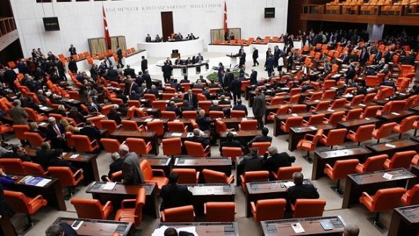 البرلمان التركي يوافق على قرار رفع الحصانة الدبلوماسية عن 138 نائباً