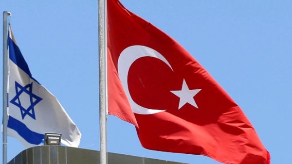 تركيا توقع اتفاق إعادة العلاقات مع إسرائيل بعد شقاق دام ست سنوات