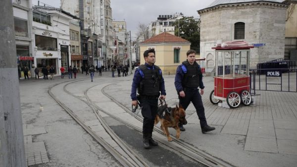 Turkish police patrol with a police dog a day after a suicide bomb attack on Istiklal Street, a major shopping and tourist district, in central Istanbul, on March 20, 2016. (AFP/Yasin Akgul)