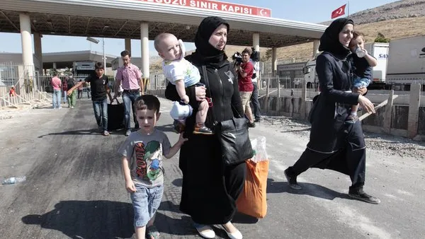 Syrian refugees are seen crossing the border into Turkey. (AFP/File)