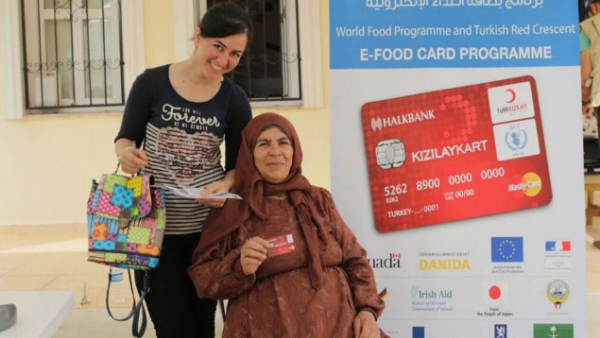 The card is uploaded off-camp with 62 Turkish Lira per person per month, about 19 euros. It provides each person with an average of 2100 calories per day.  (Twitter)