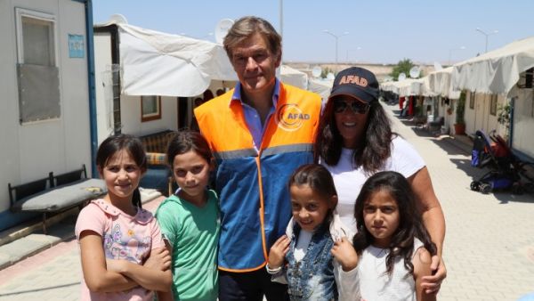 An Inside Look at Dr. Oz’s Life Changing Trip to Syrian Refugee Camps. (doctoroz.com)