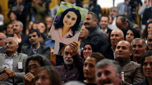 A supporter holds a portrait of Figen Yuksekdag, the detained co-leader of Turkey's pro-Kurdish opposition Peoples' Democratic Party, during a meeting at the Turkish parliament in Ankara, Nov. 8, 2016. (AFP/File)