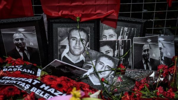 Flowers and pictures of victims have been laid in front of the Reina nightclub on January 5, 2017 in Istanbul, four days after a gunman killed 39 people on New Year's night. (AFP/Ozan Kose)