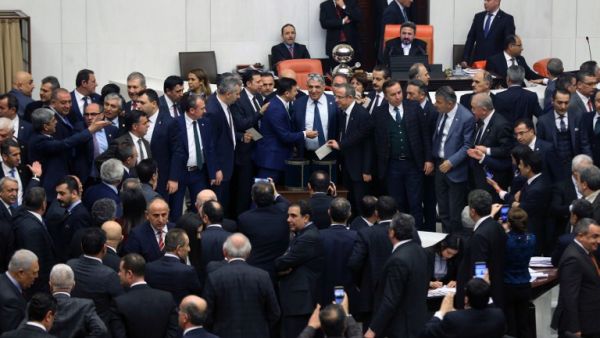 Turkish lawmakers cast their votes during a debate for a proposal for change in the constitution on January 10, 2017 at the Turkish parliament in Ankara.  (AFP/Adem Altan)