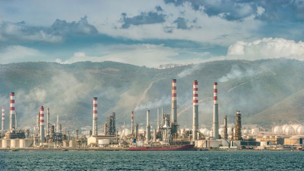 The ministry said in a statement that Socar Turkey's investment, which is expected to reach $2 billion, will be realized without any bureaucratic hurdles. (Shutterstock)