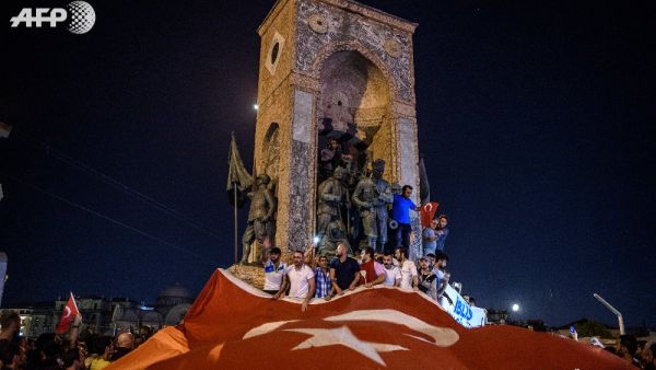 Protesters waive a Turkish flag in Istanbul during Friday's coup attempt (AFP/Ozan Kose)