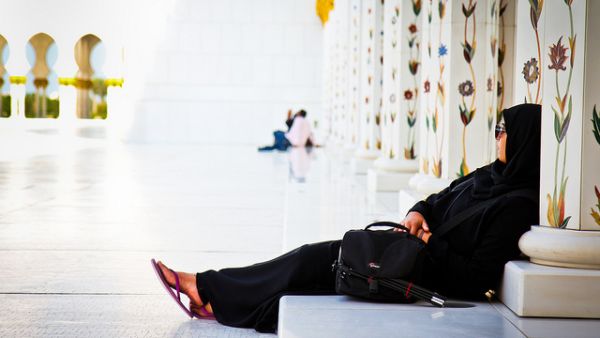 Emirati woman at the Sheikh Zayed Mosque in Abu Dhabi (Flickr)
