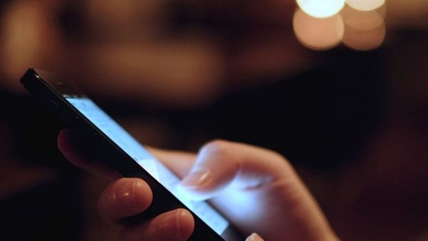 Abu Dhabi Police have arrested 10 Asian men who defrauded people by promising them bogus cash prizes after claiming to be working for UAE telecommunication firms. (AFP/ File Photo)