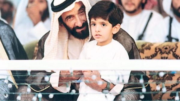 أدرك الشيخ زايد بحنكته السياسية ضرورة مد جسور التواصل وتعميق العلاقات مع جميع الدول العربية 