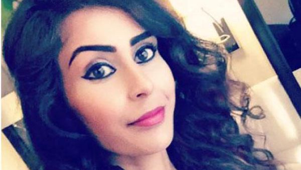 Faizah Shaheen, who works to prevent youths from becoming radicalized, was questioned by police for reading a book about Syrian art and culture. (Twitter)
