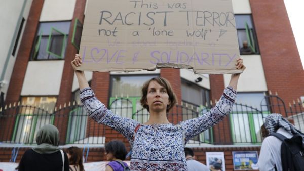 People attend a vigil outside Finsbury Park Mosque in north London on June 20, 2017, following a van attack on pedestrians nearby on June 19. Ten people were injured and a man also died at the scene after a van drove into a crowd of Muslim worshippers near a mosque in London in the early hours of Monday. (Tolga Akmen/AFP)