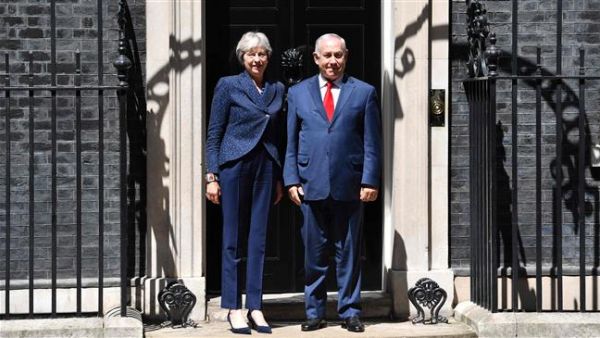 British Prime Minister Theresa May (L) greets Israel's Prime Minister Benjamin Netanyahu outside 10 Downing Street in London on June 6, 2018. (AFP/ File)
