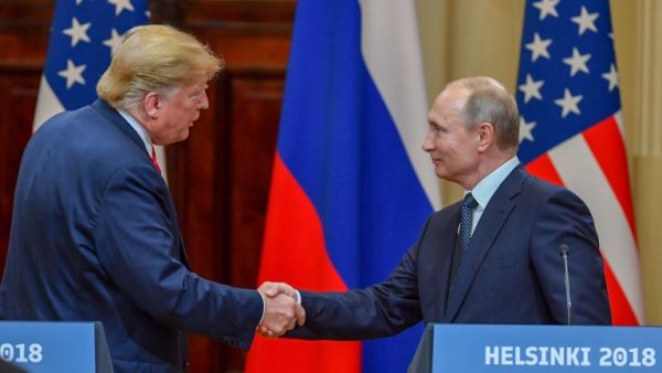 US President Donald Trump (L) and Russia's President Vladimir Putin shake hands before attending a joint press conference after a meeting at the Presidential Palace in Helsinki, on July 16, 2018. (Yuri KADOBNOV / AFP)
