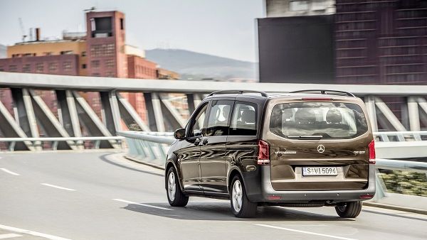 The technology featured as standard in the Mercedes-Benz Vito makes driving a pleasure, intuitively ensuring driver and passenger comfort from the moment you enter the van. 