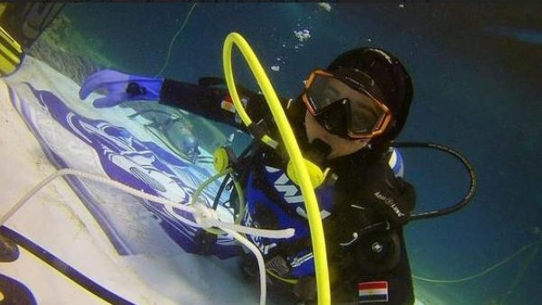 After staying under water for two days and seven hours, Reem Ashraf, 14, broke the world record for the longest dive (Twitter)