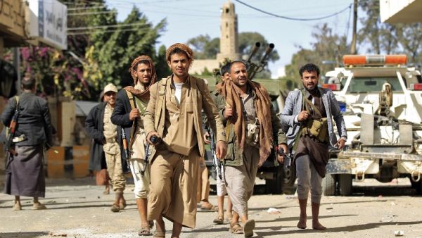Houthi rebel fighters are seen outside of the residence of Yemen's former President Ali Abdullah Saleh in Sanaa on December 4, 2017. (Mohammed Huwais/AFP) Houthi rebel fighters are seen outside of the residence of Yemen's former President Ali Abdullah Saleh in Sanaa on December 4, 2017. (Mohammed Huwais/AFP)