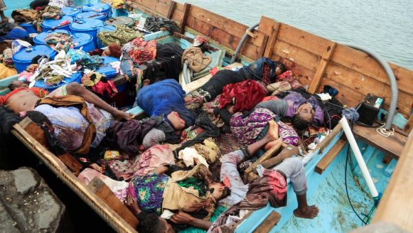 A picture taken on March 17, 2017, shows bodies of people who were killed in a boat carrying Somali refugees arriving in the rebel-held Yemeni port city of Hodeida. (AFP/Stringer)