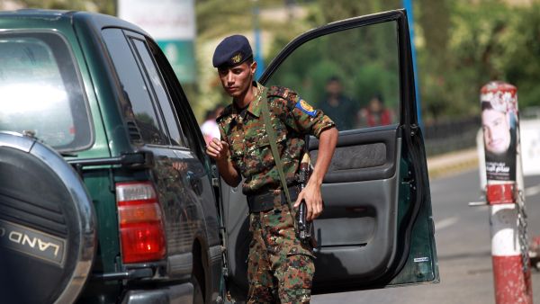 هيومن رايتس ووتش تطالب بمناقشة "جرائم الحرب" في محادثات السلام اليمنية