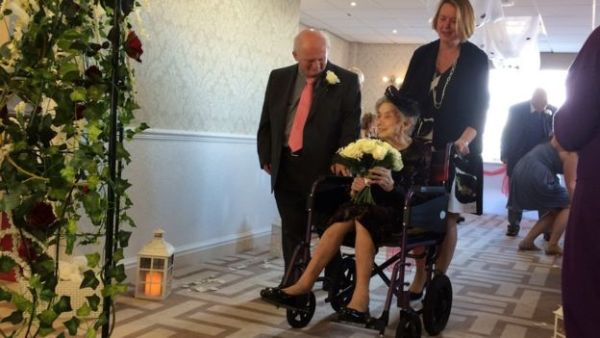 العروسان (mirror.co.uk)