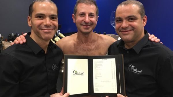 زبون.. لابس ولا حاجة