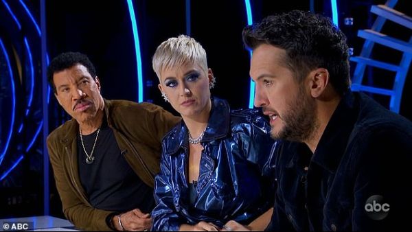 عرض الموسم السابع عشر من برنامج المواهب "أميركان أيدول"