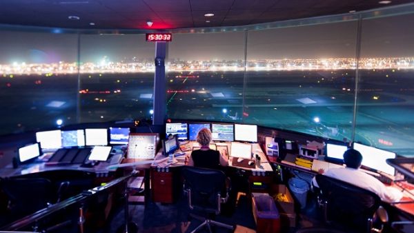الهيئة العامة للطيران المدني تتوقع 1.85 مليون رحلة سنوياً عبر أجواء الامارات بحلول العالم 2030 الهيئة العامة للطيران المدني تتوقع 1.85 مليون رحلة سنوياً عبر أجواء الامارات بحلول العالم 2030