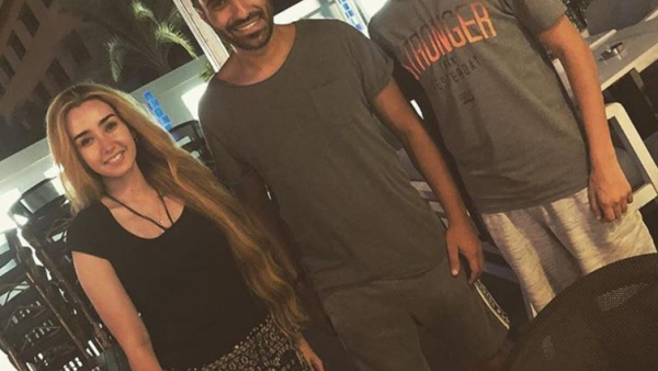 أحمد فهمي، هنا الزاهد