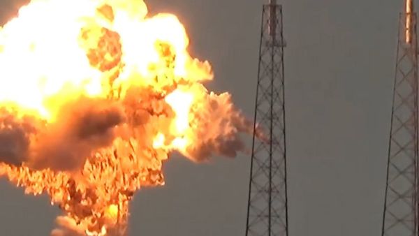 لحظة انفجار القمر الصناعي "عاموس6"
