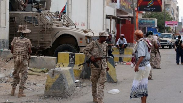 Loyalist forces stand guard outside the central prison in the Mansoura residential district of Yemen's Aden after pushing Al-Qaeda out of parts of the southern city on March 30, 2016. (Saleh al-Obeidi)