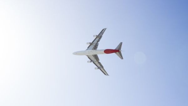 ضابط متمرد يهاجم المحكمة العليا بمروحية