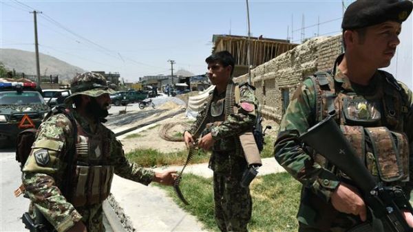 Afghan national army soldiers stand alert at the site of a bomb blast in Kabul July 7, 2015. (AFP/File)