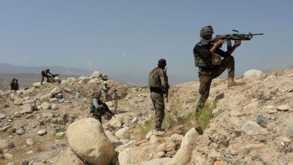Afghan security forces in a clash with Daesh militants in June, 2016. (AFP/File)