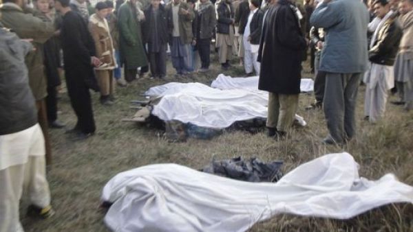  3 أشخاص كانوا يرتدون زي رجال الشرطة اقتحموا مسجد الإمام علي