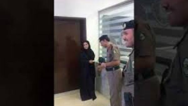 "أحلام الثنيان" أول سعودية تحصل على رخصة القيادة "أحلام الثنيان" أول سعودية تحصل على رخصة القيادة