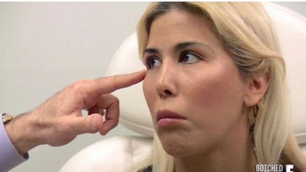 ممثلة إباحية تجري 13 عملية لتشبه إيفانكا