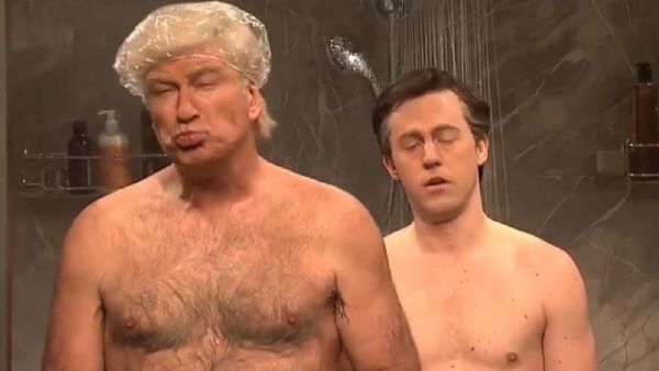 اليك بالدوين من مشهد تمثيلي ساخر في برنامج SNL