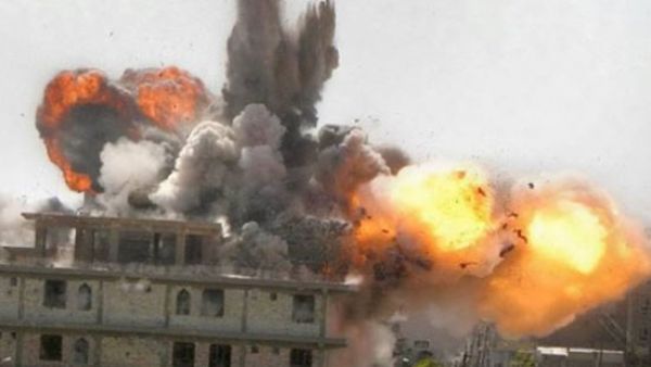 المعارضة نسفت المبنى على مرحلتين وانباء عن عشرات القتلى 